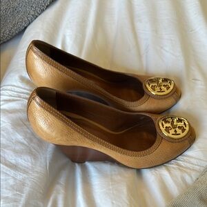 Tory Burch Tan Gold Wedge Shoes